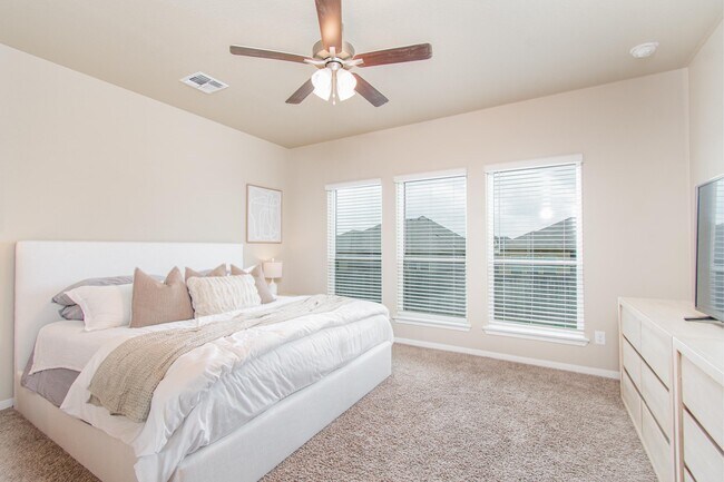 Building Photo - 10207 Six Shooter Ln
