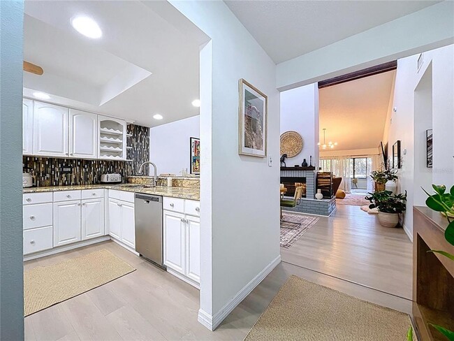 Building Photo - 4646 La Jolla Dr