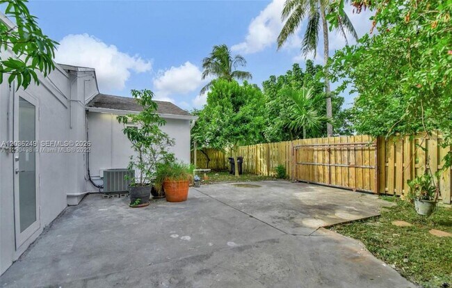 Building Photo - 6391 SW 39th St