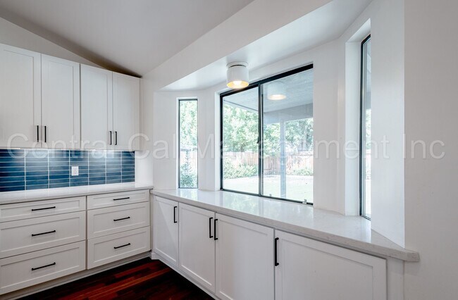 Building Photo - 4 Bedroom/2 Bath Home with a Pool and Sola...