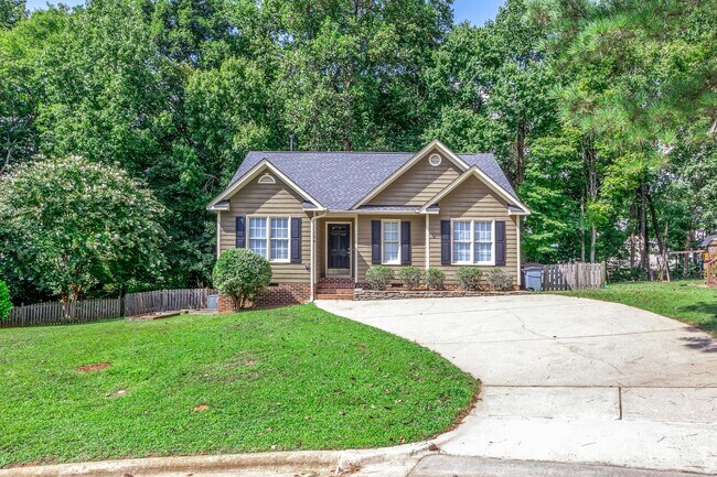 Building Photo - Charming 3 Bedroom Home