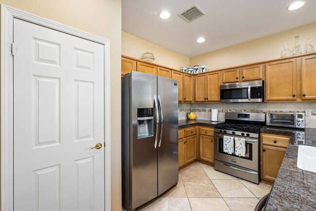 Building Photo - 60268 Sweetshade Ln