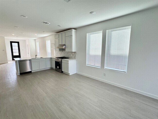 Building Photo - 5835 Majestic Sky Dr