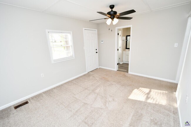 Building Photo - 461 SR 96