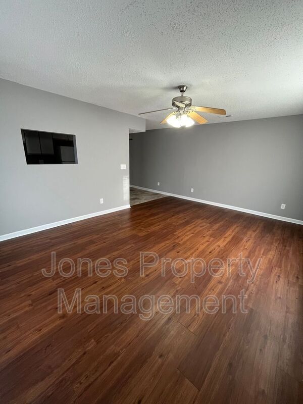 Building Photo - 810 Pine St