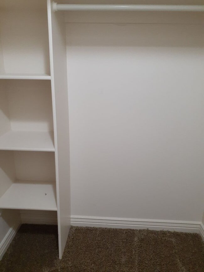 Building Photo - 2 bed 1.5 bath Lincoln Park Townhome!