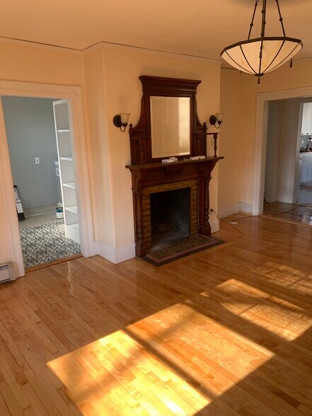 Building Photo - 118 Vernon St