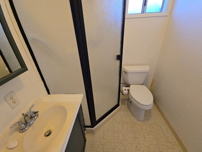 Building Photo - 4BR/2BA South Eureka Home!