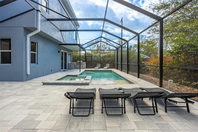 Building Photo - 2700 N Myrtle Ave