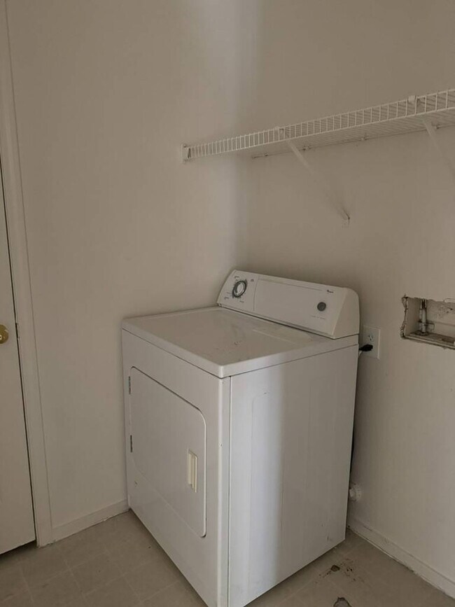 Building Photo - 2228 Cambridge Elms St