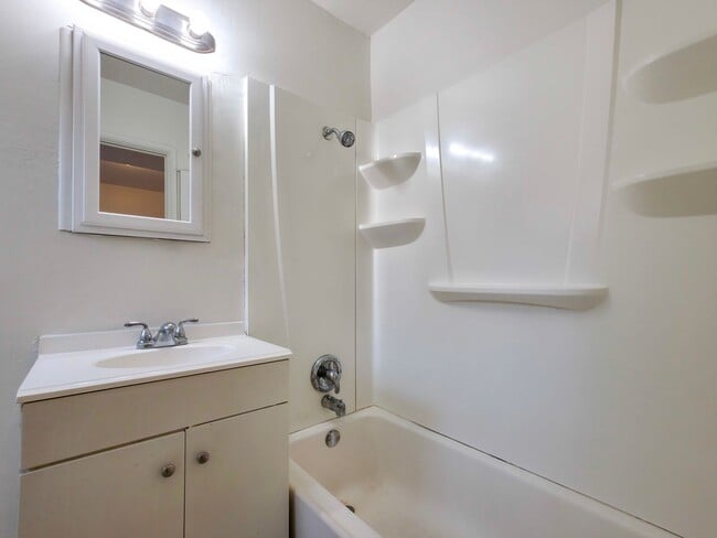 Building Photo - Cozy 1-bedroom / 1-bathroom Apartment Available for Lease in Yuma, AZ!