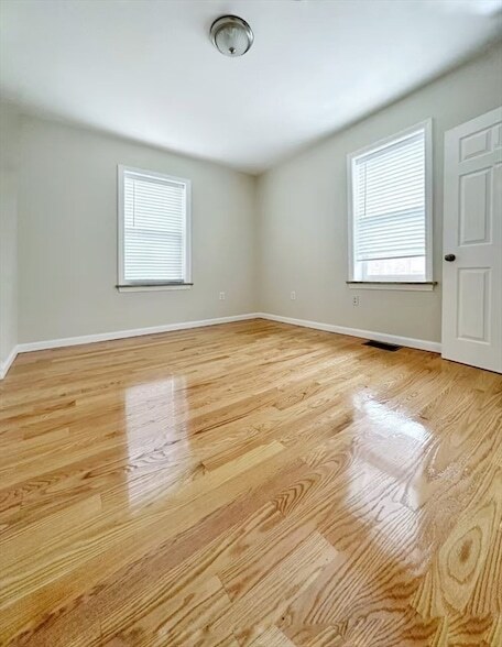 Building Photo - 90 George St