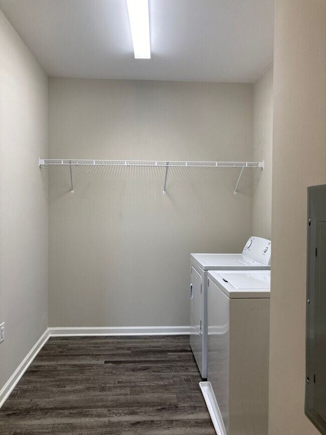 Building Photo - Renovated Mallard Creek Apartment for Lease!