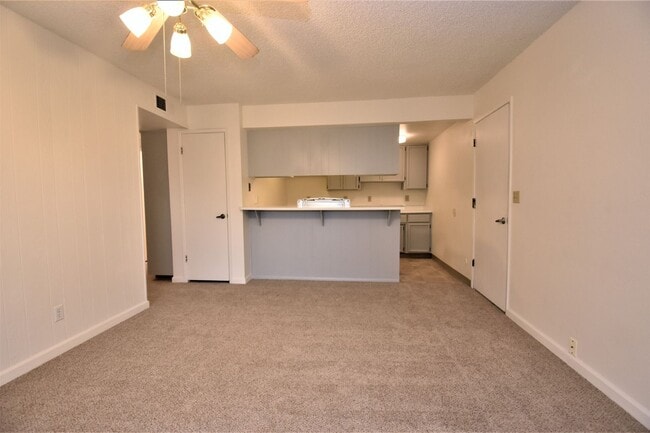 Building Photo - 3846-3846 Westporter Dr