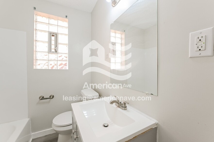 Building Photo - 881 Miller Ave