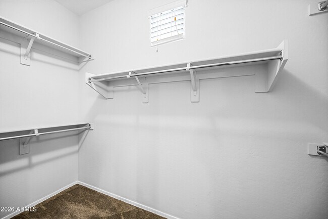 Building Photo - 2554 E Vermont Dr