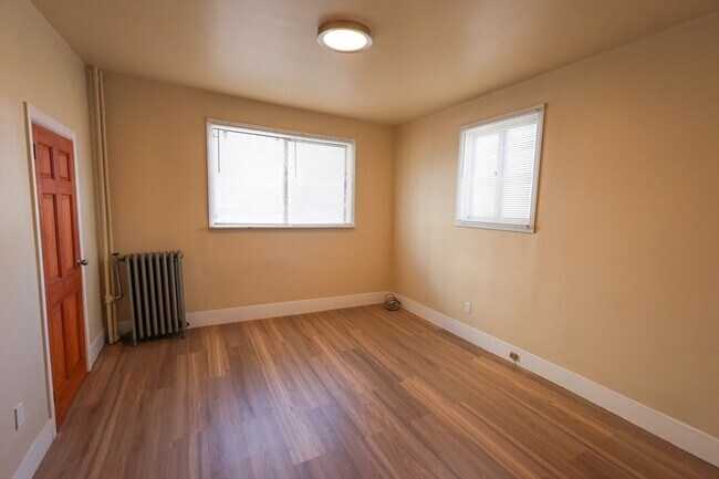 Building Photo - 112 Amory St