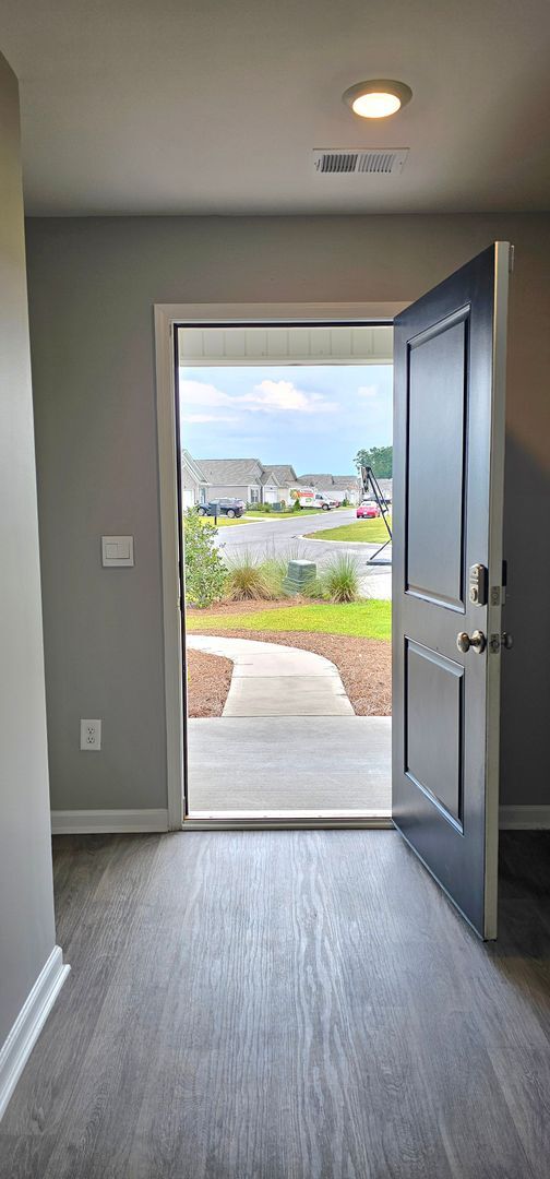 Building Photo - Long-Term Rental – 4BR/2.5BA in The Reserv...