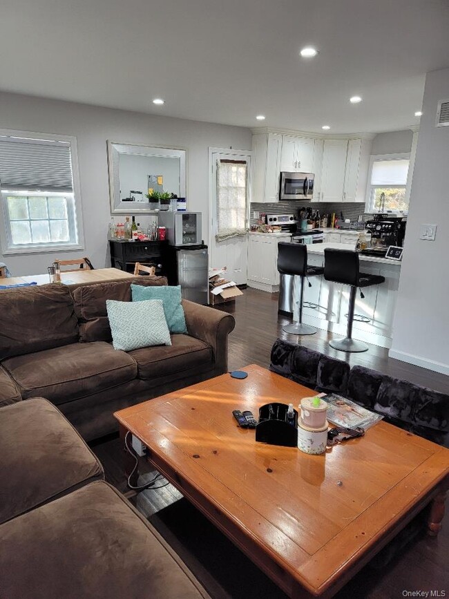 Building Photo - 150 Ponquogue Ave
