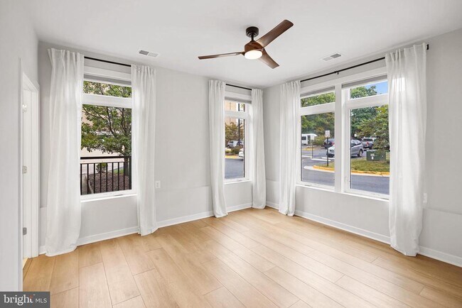 Building Photo - 1675 Bandit Loop