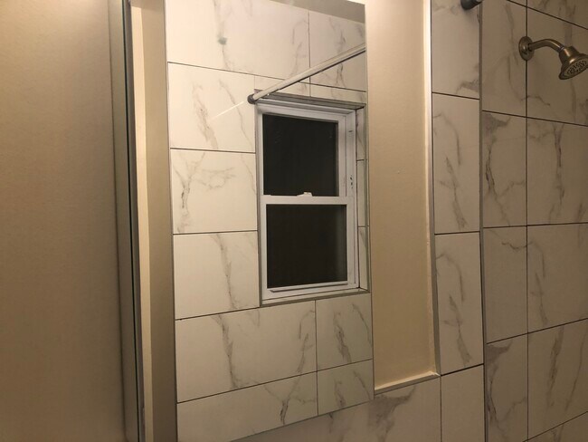 Building Photo - 147 Main St