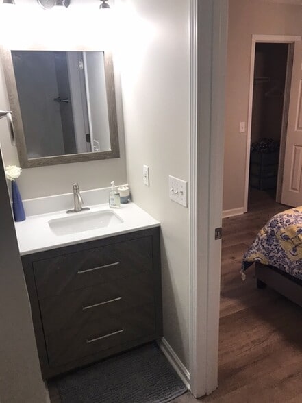 Guest Bathroom - 614 3rd Ave S