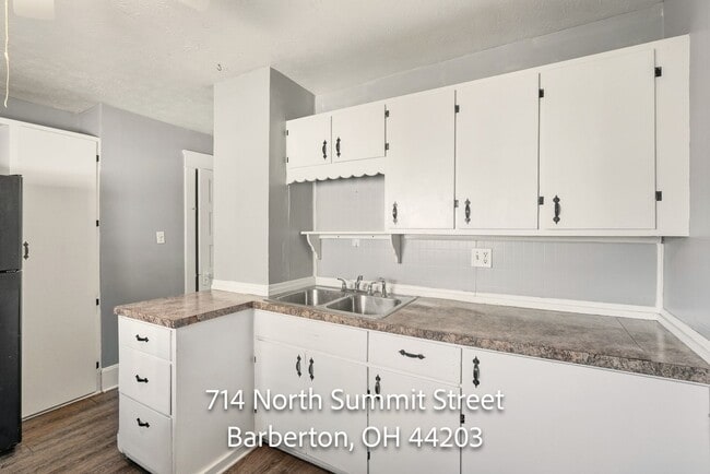Building Photo - Three bedroom two bathroom home for rent