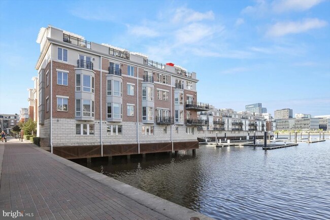 Building Photo - 921 Valencia Ct
