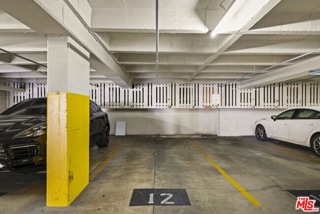 Building Photo - 2260 N Cahuenga Blvd
