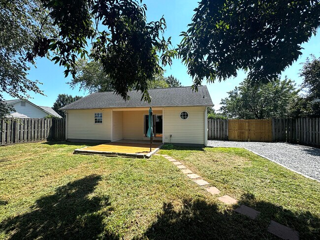Building Photo - 2711 Ashby Dr
