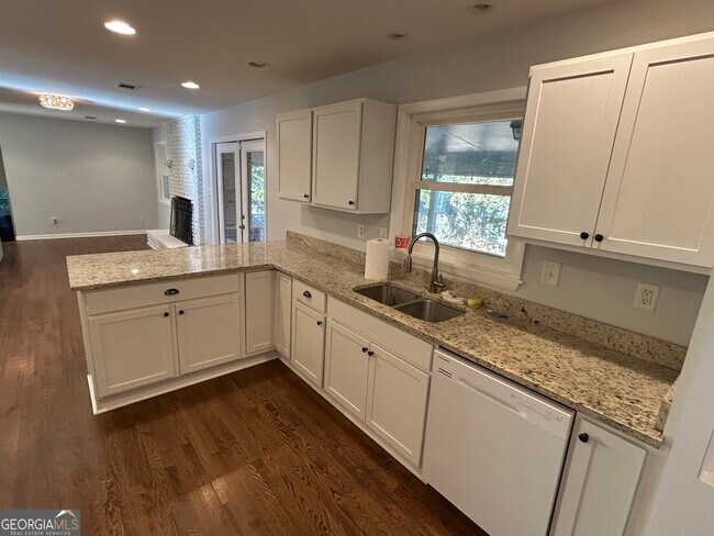 Building Photo - 116 Colonial Dr