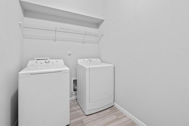 Building Photo - 307 Parkside Dr