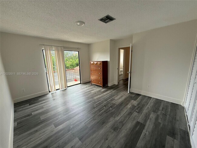 Building Photo - 4300 Landar Dr