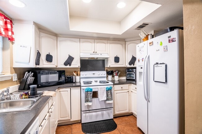 Building Photo - 3034 Deer Valley Dr