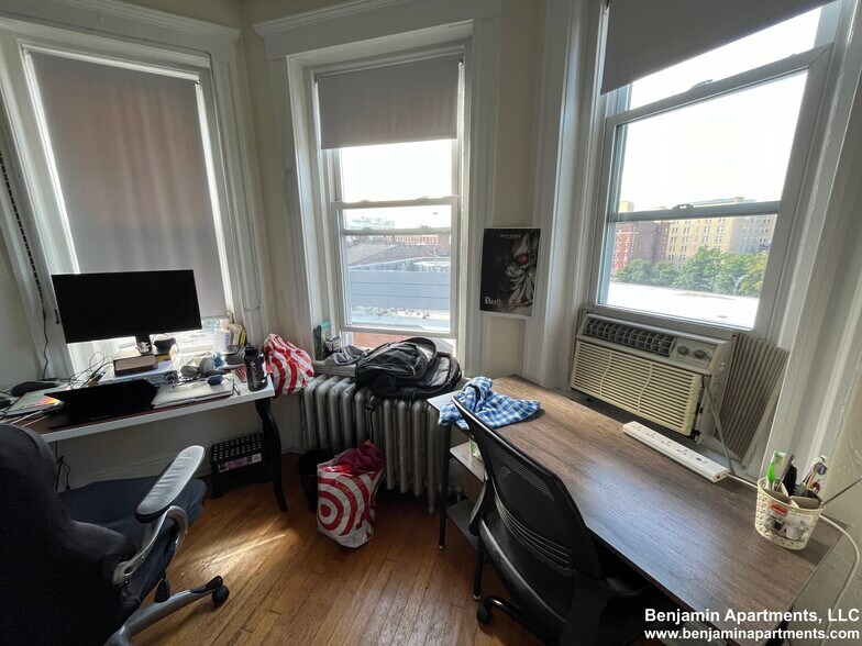 Building Photo - 1111 Boylston St