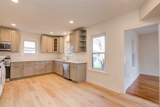 Building Photo - 2208 Blodgett St