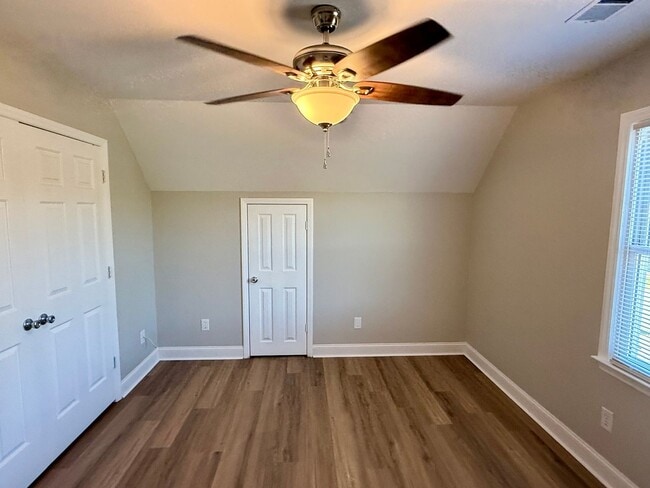 Building Photo - Three bedroom, 2 bath house in Elon