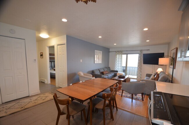 Building Photo - Rent Negotiable! Long Term! Furnished! Bus Route! Heat included! Pets negotiable!