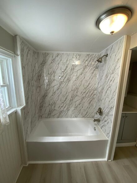 Building Photo - 2127 2nd Ave