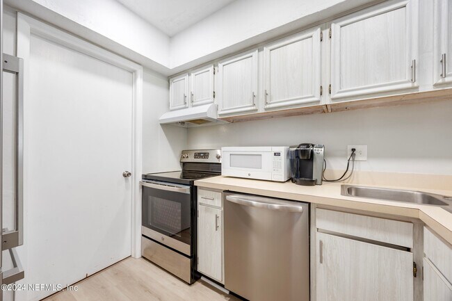 Building Photo - 5650 A1A S