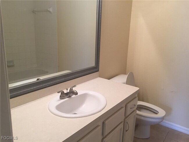 Building Photo - 2020 NW Juanita Pl