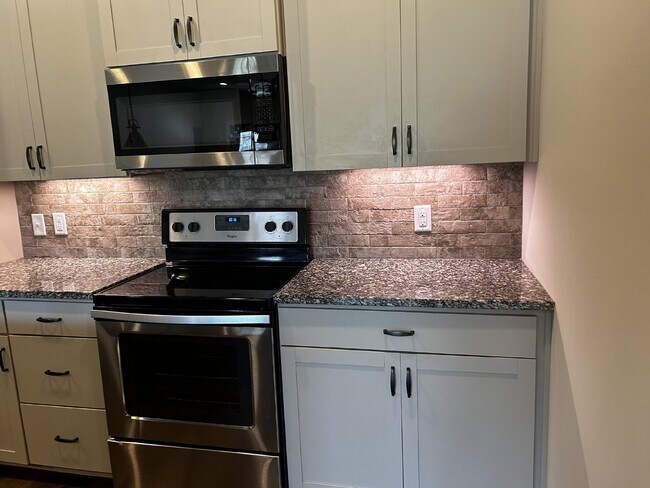 Building Photo - 2BD 2BA CONDO IN SOUGHT AFTER CYPRESS RIDGE