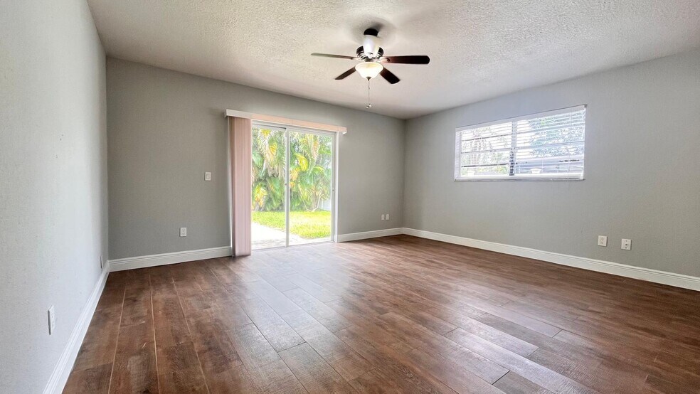 Building Photo - 11535 Sanderling Dr
