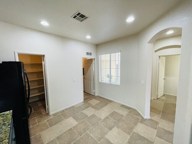 Building Photo - Condo