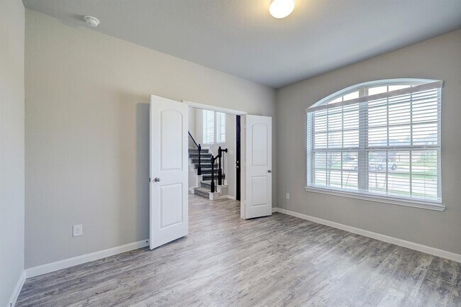 Building Photo - 28011 Langsdale Ct