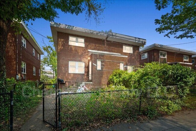 Primary Photo - 4411 Harrison St NW
