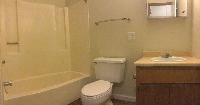 Building Photo - Marshfield Apartments