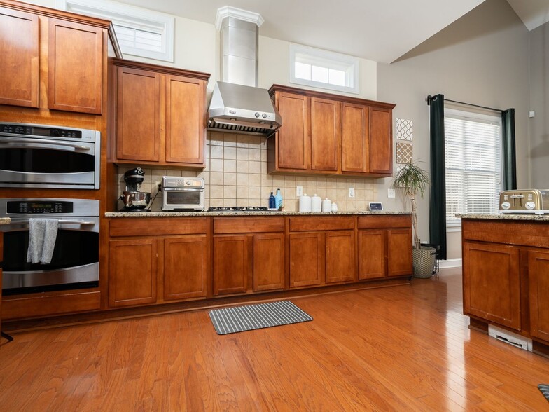 Building Photo - 1606 Morehead Hill Ct