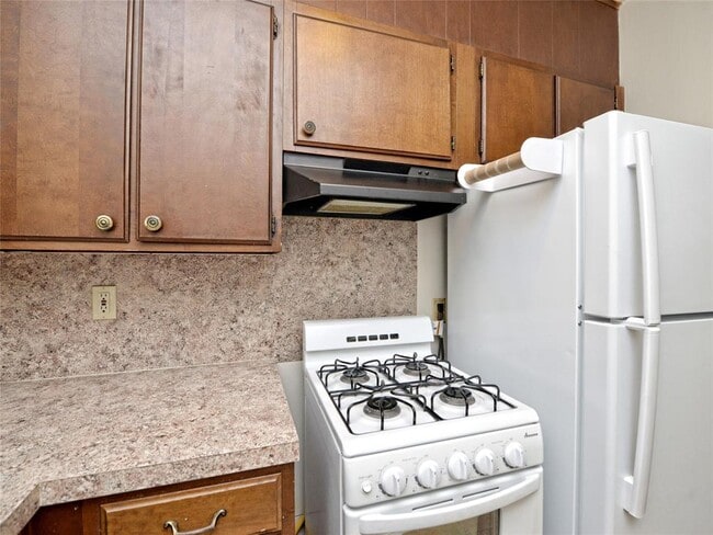 Building Photo - 1814 W 38th St