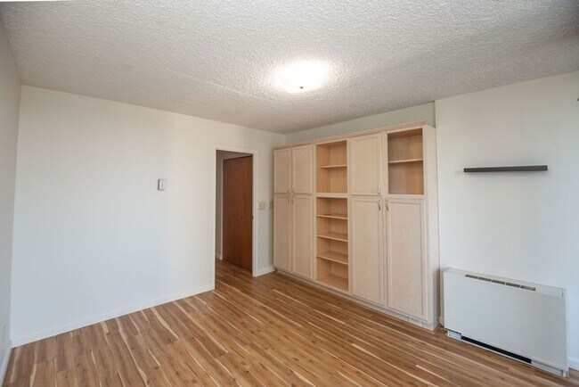 Building Photo - 421 S Howes St